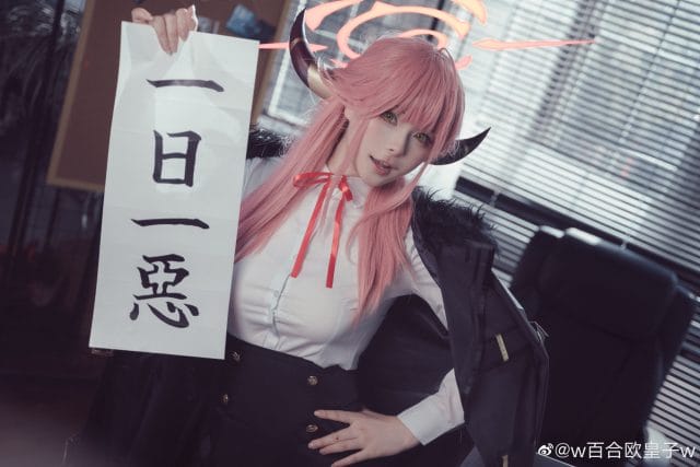 w百合欧皇子w COS蔚蓝档案陆八魔爱露，清凉与酷帅双面造型反差感拉满