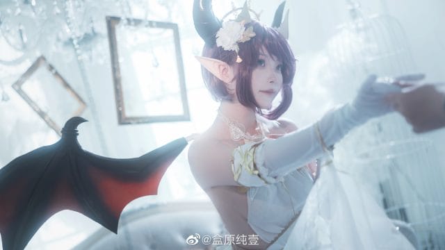 盒原纯壹COS碧蓝幻想古蕾娅:紫发龙角白裙还原龙姬典雅气质