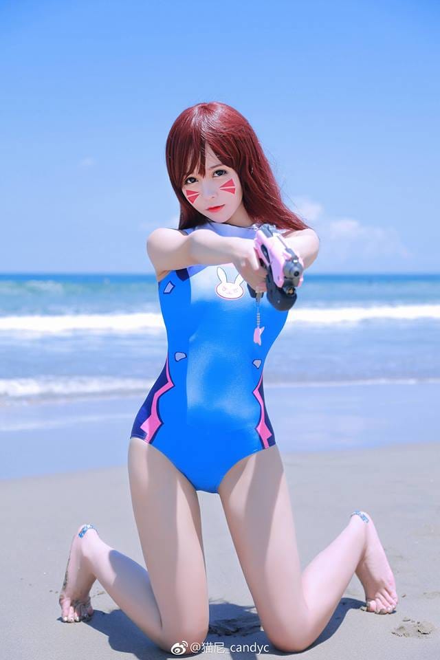 猫尼_Neko《守望先锋》D.Va比基尼海边COS 蓝白配色演绎宋哈娜度假造型
