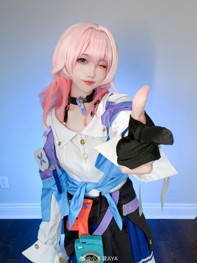 小木曾AYA三月七COS写真：粉蓝造型还原崩坏星穹铁道冰系少女的灵动瞬间