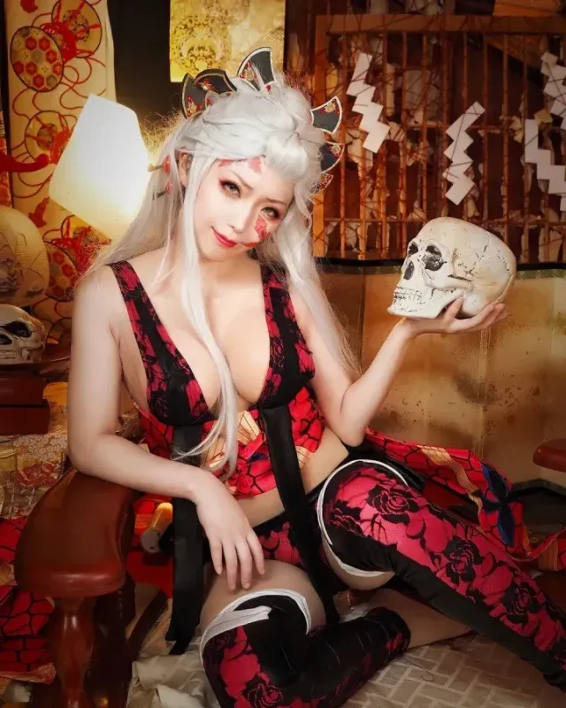 ThuongLucDaki 堕姬 COS：还原《鬼灭之刃》红灯区妖女的妖艳造型