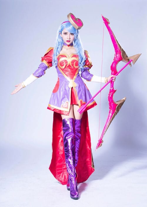 夏小薇Vivi《英雄联盟》厄运小姐COS图集：红发双枪海盗风造型还原，附艾希卡特琳娜多角色写真