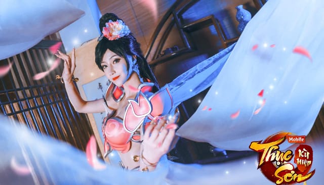露兒大魔王《蜀山奇侠》唐门COS，性感造型还原游戏大师姐
