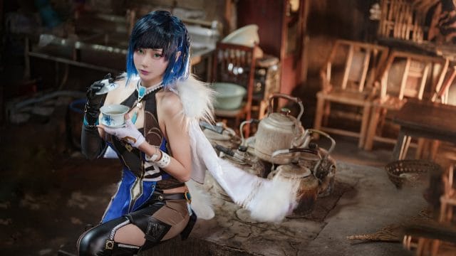 如月灰COS原神夜兰，古朴茶馆还原一人千面的神秘气质