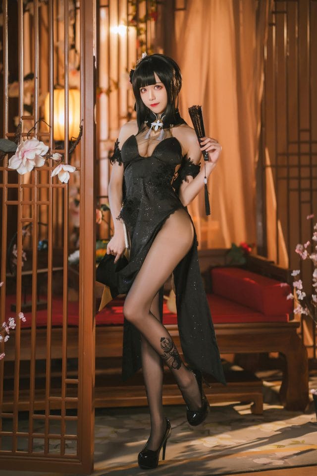 清澈眼神与温润质感,tomoyo酱的cosplay展现内敛神韵与纯净之美