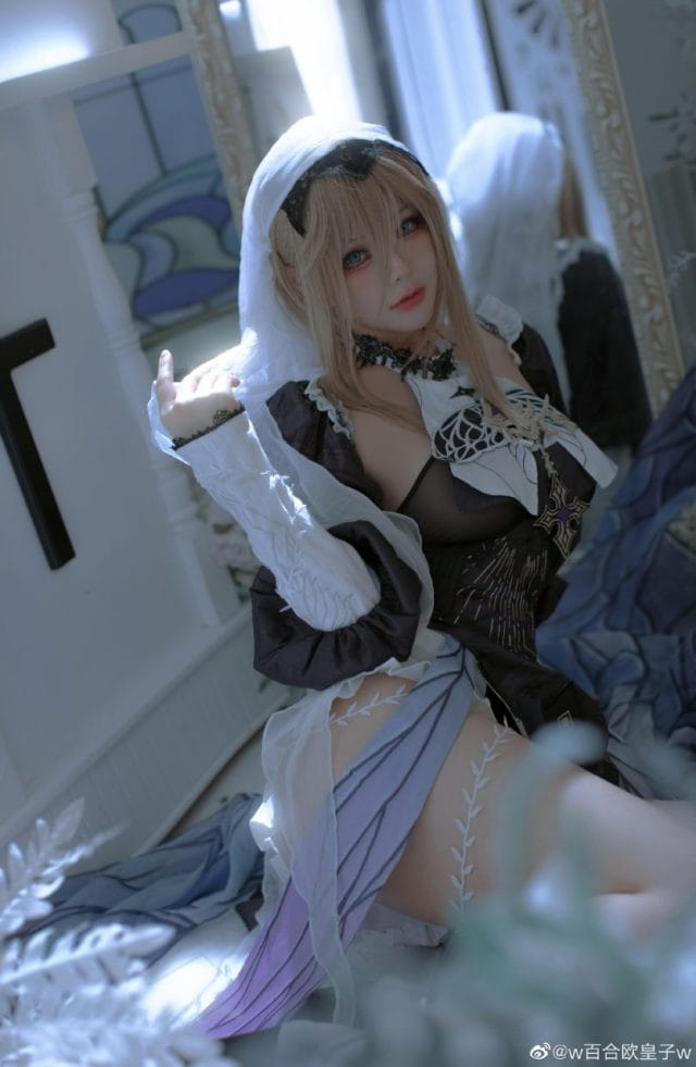 w百合欧皇子wCosplay崩坏3阿波尼亚，微光暗调还原修女典雅气质
