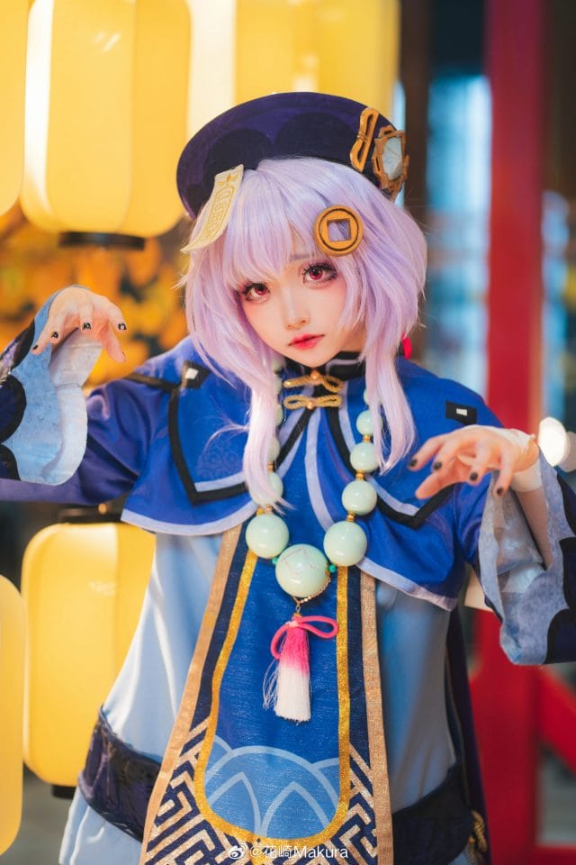 花崎Makura cos《原神》七七，粉紫双丸子头配红色瞳光还原细腻