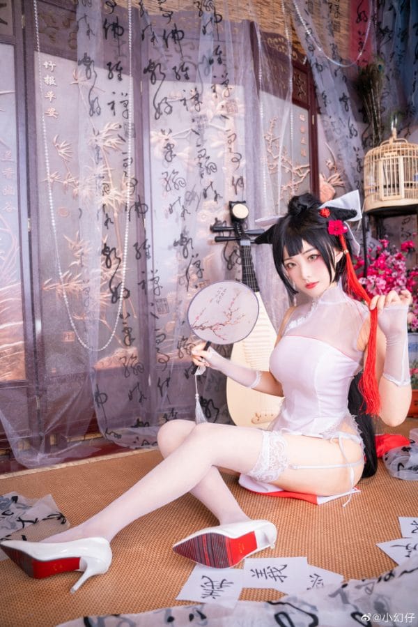 小幻仔碧蓝航线高雄獒COS:古典书房里的白色旗袍知性还原
