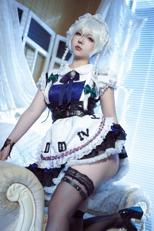Yuuhui玉汇十六夜咲夜COS:蕾丝女仆装与粉彩花海的维多利亚风私人时刻