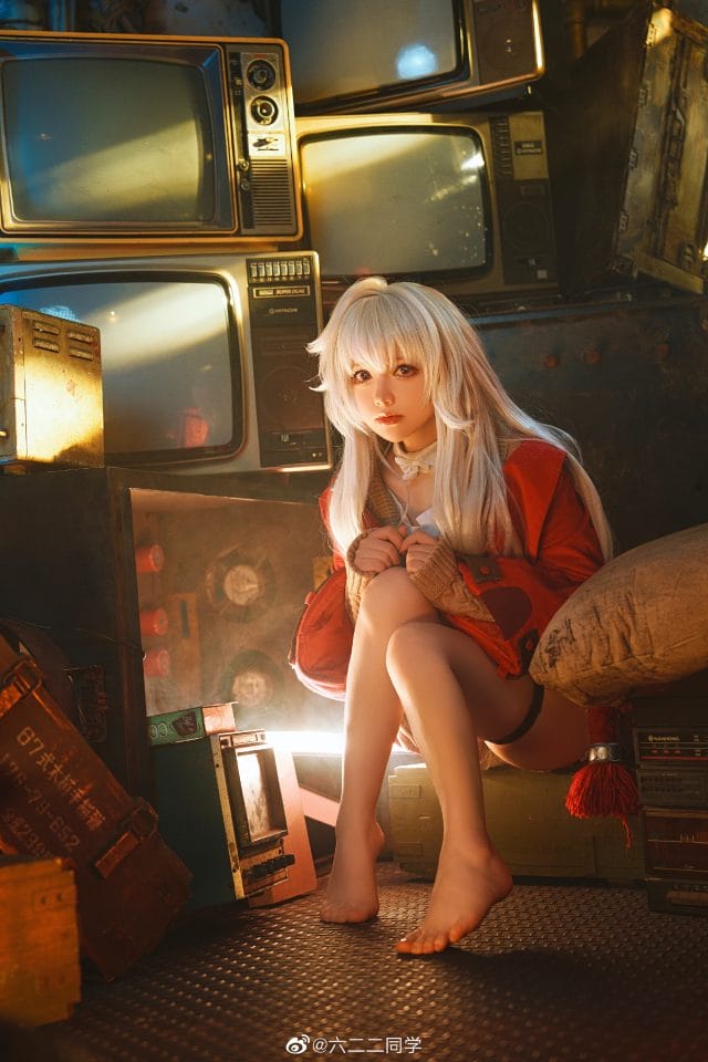 六二二同学COS崩坏星穹铁道克拉拉：废旧修理场中银发少女的孤独叙事写真