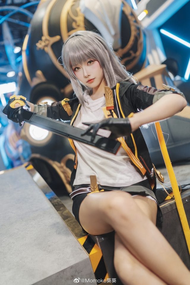 Momoko葵葵《崩坏：星穹铁道》开拓者·星COS 广州萤火虫漫展飒爽造型