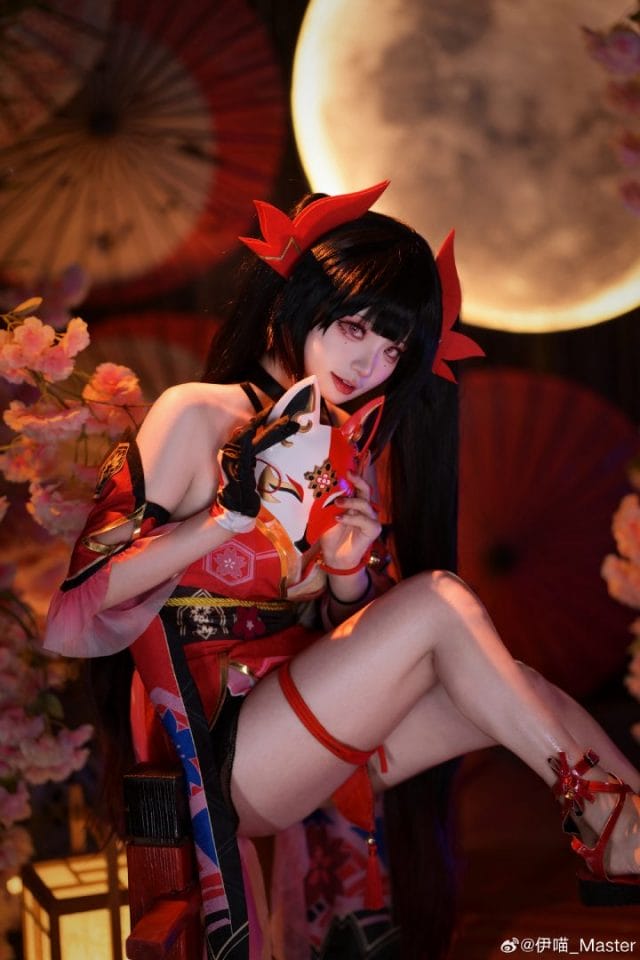 伊喵_Master《崩坏：星穹铁道》花火COS，手持狐面轻笑演绎欢愉神韵