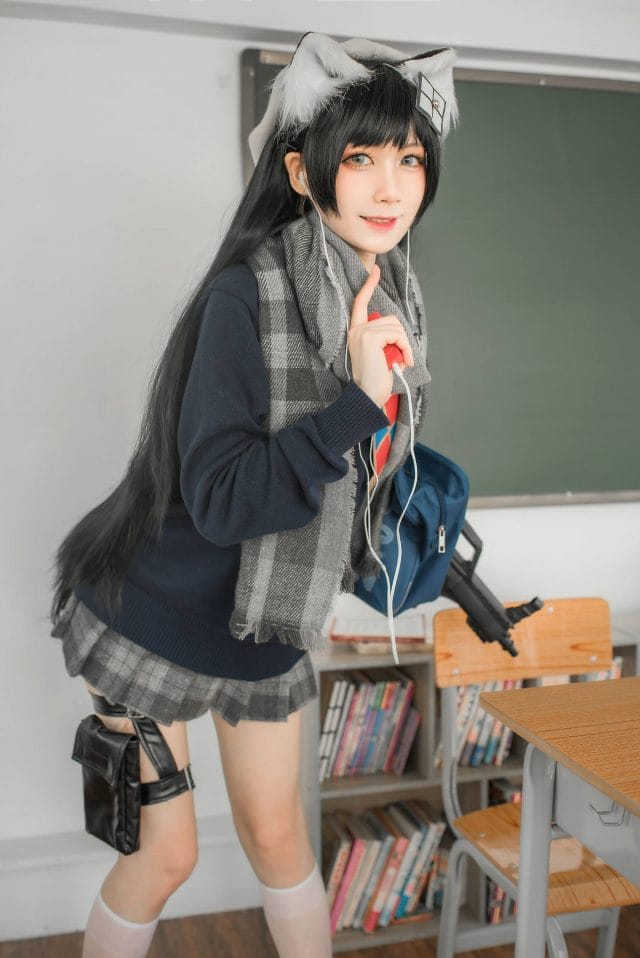 izumi泉桃子毛衣JK写真：纯白毕业季清甜校园风图集