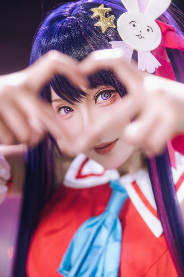 瓜希酱《我推的孩子》星野爱COS写真:星眸妆容与舞台演出服的甜系还原