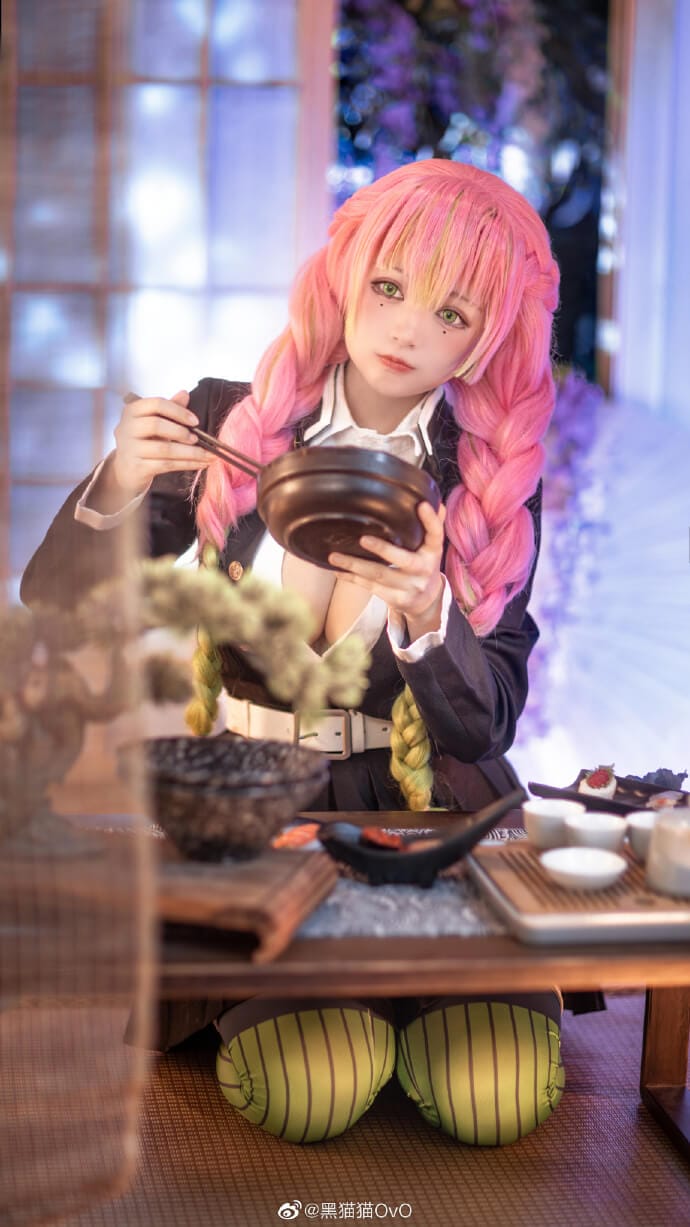 黑猫猫OvO《鬼灭之刊》甘露寺蜜璃COS,粉色麻花辫配恋柱队服还原度高