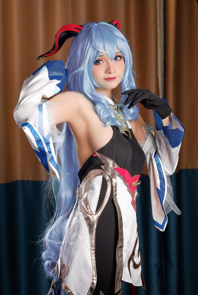 Azami原神甘雨cos：蓝发麒麟角还原“椰山羊”仙兽气质