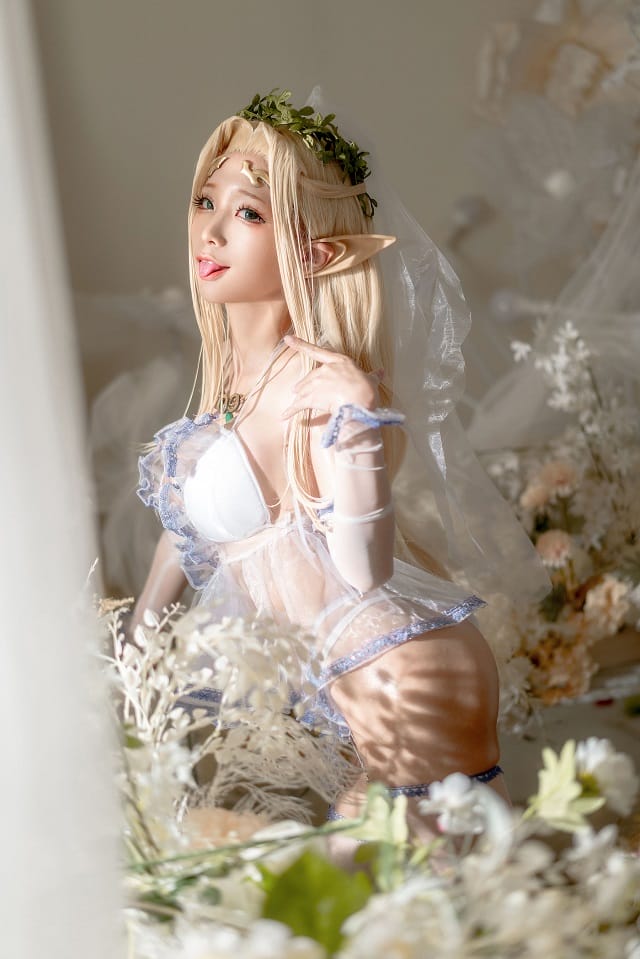蠢沫沫COS婚纱白精灵:金发尖耳搭配薄纱婚纱的纯白奇幻图集