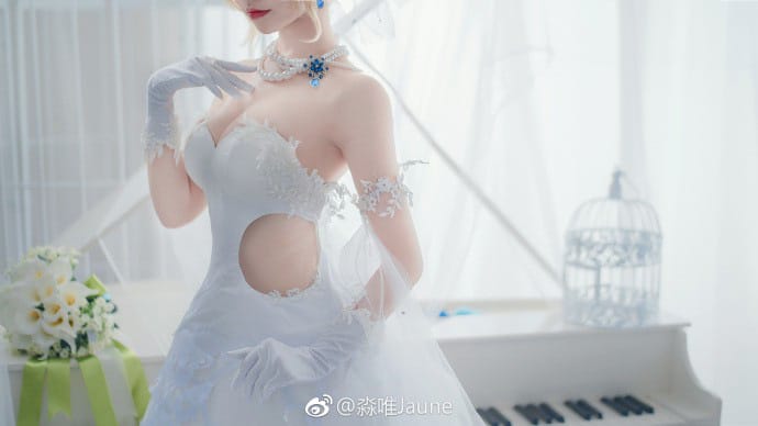 淼唯Jaune婚纱版Saber Alter COS：黑化骑士王披上纯白嫁衣的冷艳反差