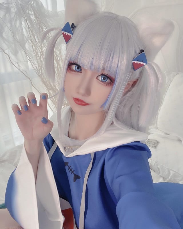 Yuta.Z双版本噶呜·古拉COS：甜美日常与深海冷艳的鲨鱼少女对比