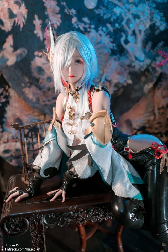 Kuuko_W原神申鹤COS写真 白色旗袍造型还原璃月仙家弟子
