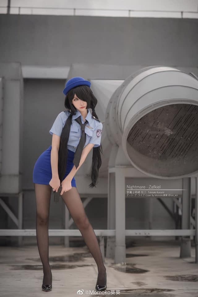 Momoko葵葵女警版时崎狂三COS：制服与哥特精灵碰撞的暗调写真