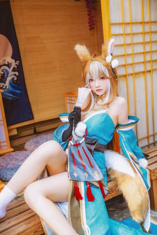 桜桃喵COS原神希娜小姐:棕色猫耳长发造型,书房与下午茶场景写真