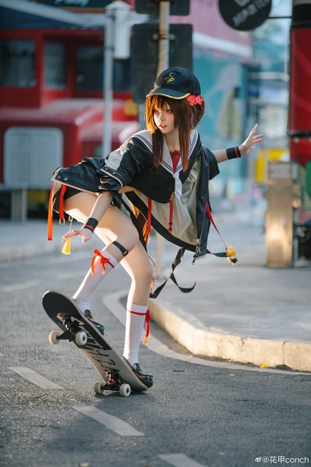 花甲conch《原神》胡桃COS 往生堂堂主服装还原与顽皮气质演绎