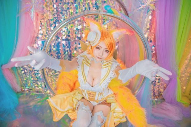 蕾菈Laira cos传说对决莉莉安 音乐偶像皮肤白黄配色写真