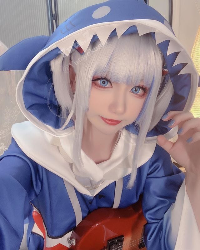 Yuta.Z双版本噶呜·古拉COS：甜美日常与深海冷艳的鲨鱼少女对比