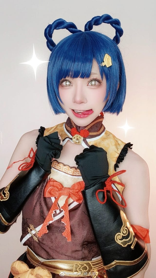 Kitaro_绮太郎COS原神香菱:蓝发厨娘装搭配馒头道具,灵动表情还原万民堂少女