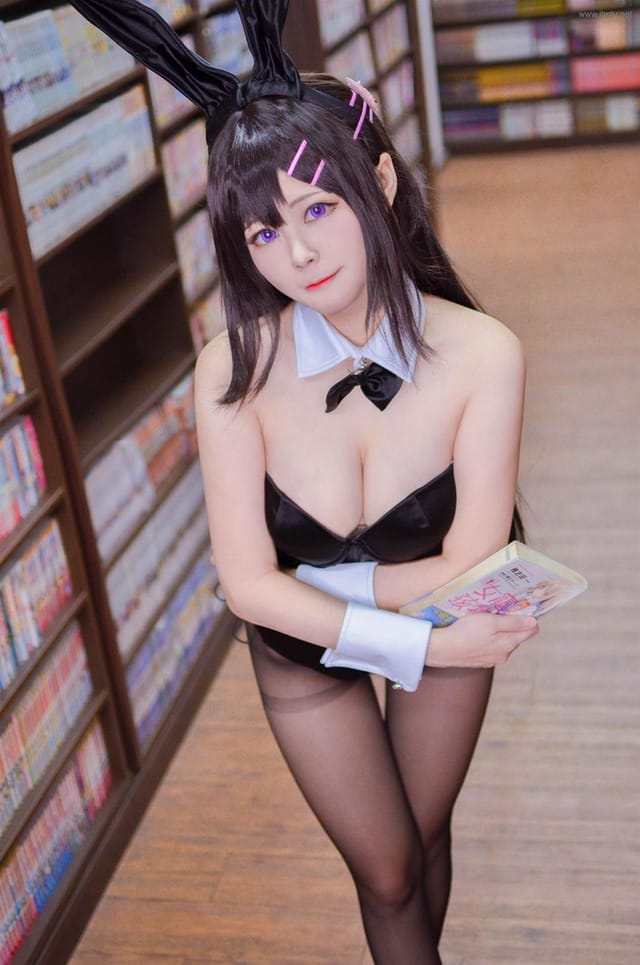 Arty亚缇cos兔女郎学姐樱岛麻衣,黑丝长腿比基尼造型图集
