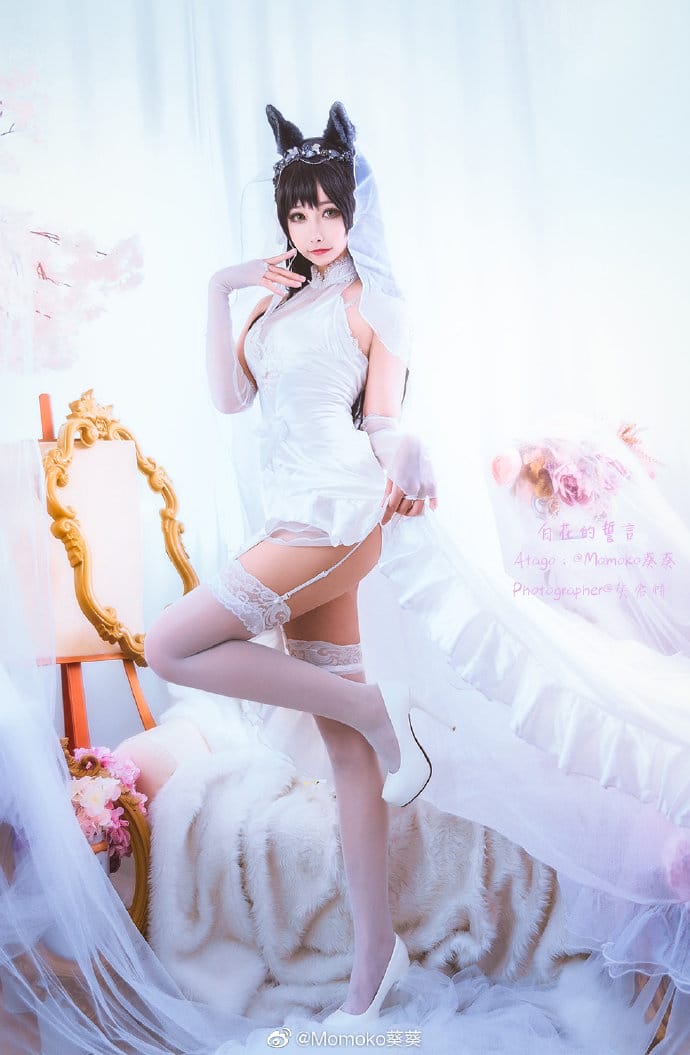 Momoko葵葵COS碧蓝航线爱宕婚纱换装白花的誓言,黑发兽耳配白色婚纱