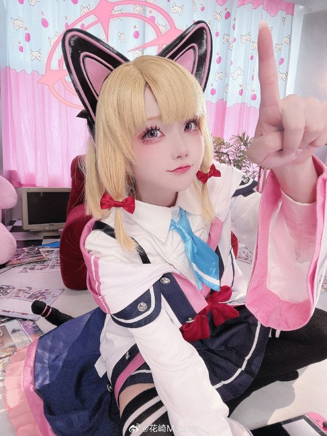 花崎Makura COS才羽桃井,猫耳JK制服还原《蔚蓝档案》粉嫩电竞少女