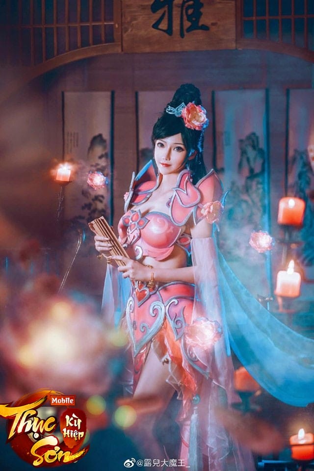 露兒大魔王《蜀山奇侠》唐门COS，性感造型还原游戏大师姐