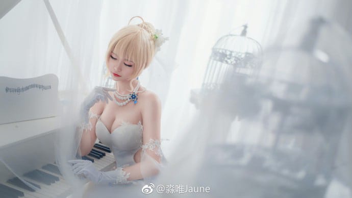 淼唯Jaune婚纱版Saber Alter COS：黑化骑士王披上纯白嫁衣的冷艳反差