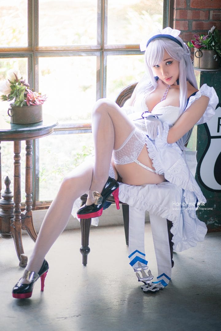 雨波_HaneAme cos《碧蓝航线》贝尔法斯特:白发女仆装的优雅还原