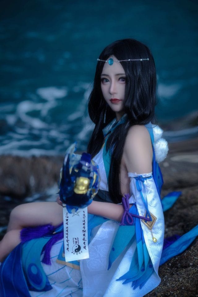 _Azusaa_ COS阴阳师八百比丘尼:白紫华服下的永生占卜师和风写真