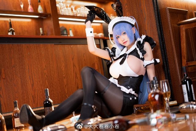 大大卷卷小卷cos碧蓝航线新泽西 兔耳女仆酒保装黑丝造型