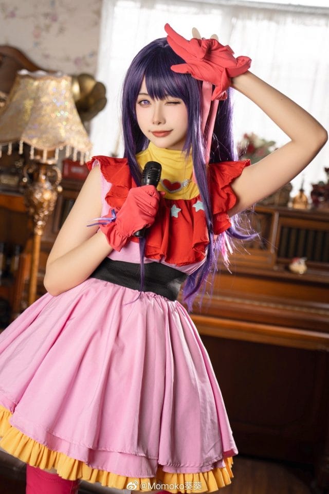 Momoko葵葵COS《我推的孩子》星野爱：紫色星瞳美瞳还原偶像妆容，粉色舞台装配挑染长发
