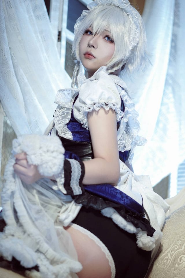 Yuuhui玉汇十六夜咲夜COS:蕾丝女仆装与粉彩花海的维多利亚风私人时刻