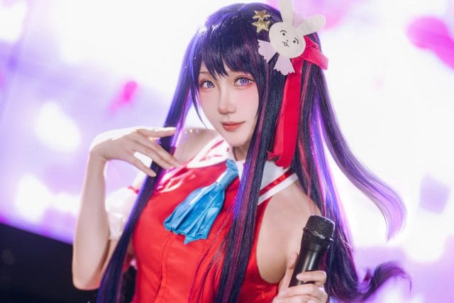 瓜希酱《我推的孩子》星野爱COS写真:星眸妆容与舞台演出服的甜系还原