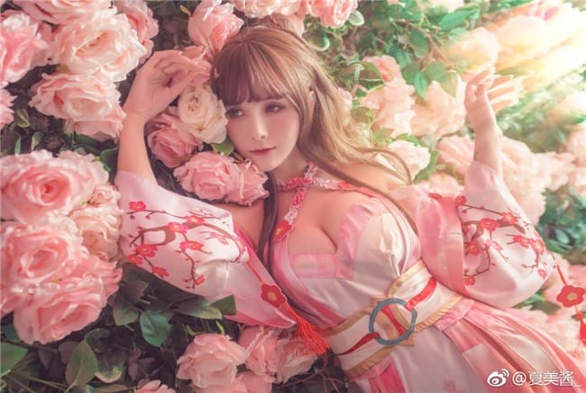夏美酱_梦幻炫舞COS写真,潮流紧身造型还原游戏Waifu角色