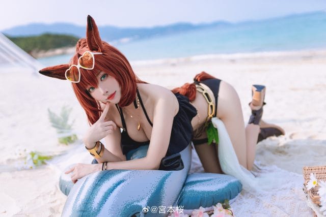 宮本桜COS赛马娘丸善斯基，海边黑色比基尼演绎夏日气息
