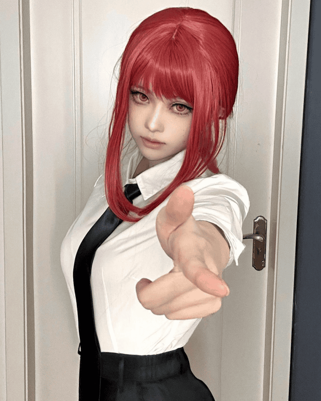 周仙仙耶cosplay链锯人玛奇玛，支配恶魔造型还原引发粉丝热议