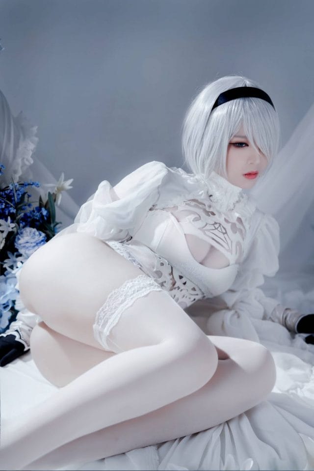 半半子白色婚纱版2B写真:尼尔机械纪元冷面战姬的温柔反差