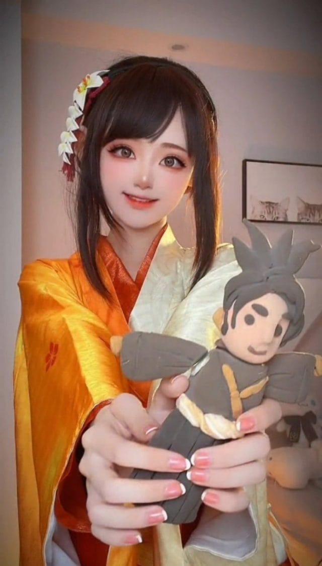 小柔SeeU王者荣耀COS写真：柔光质感下服装还原近乎完美