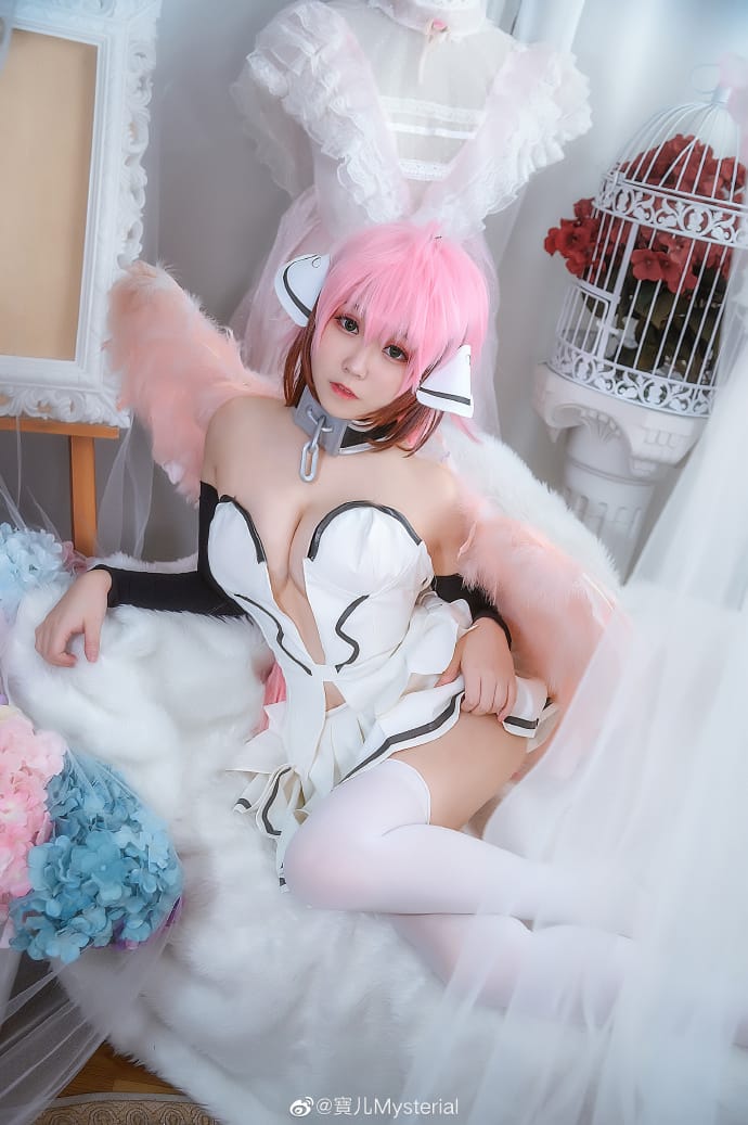 寶儿Mysterial《天降之物》伊卡洛斯COS:绿瞳粉发白色战斗服的柔美还原