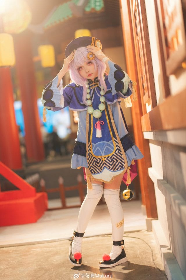 花崎Makura cos《原神》七七，粉紫双丸子头配红色瞳光还原细腻