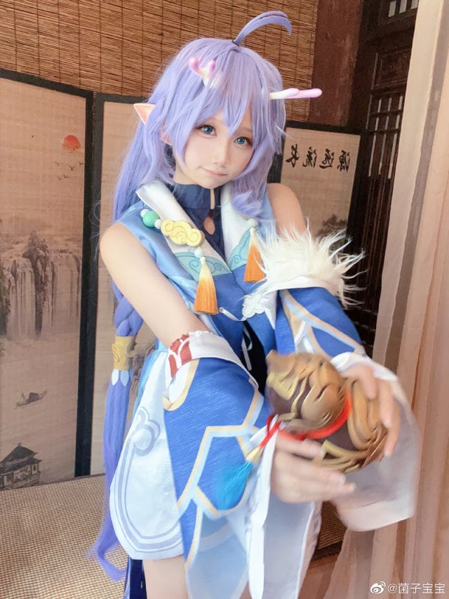 菌子宝宝COS星穹铁道白露:龙角紫发药葫芦精准还原,元气动态诠释丹鼎司龙女名医