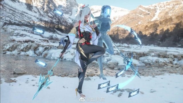 如月灰COS原神申鹤：雪景实拍还原璃月仙人的清冽仙气